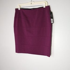 NWT Daisy Fuentes Midi Pencil Skirt Size M Plum